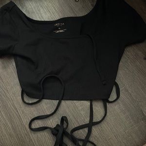 crop black top